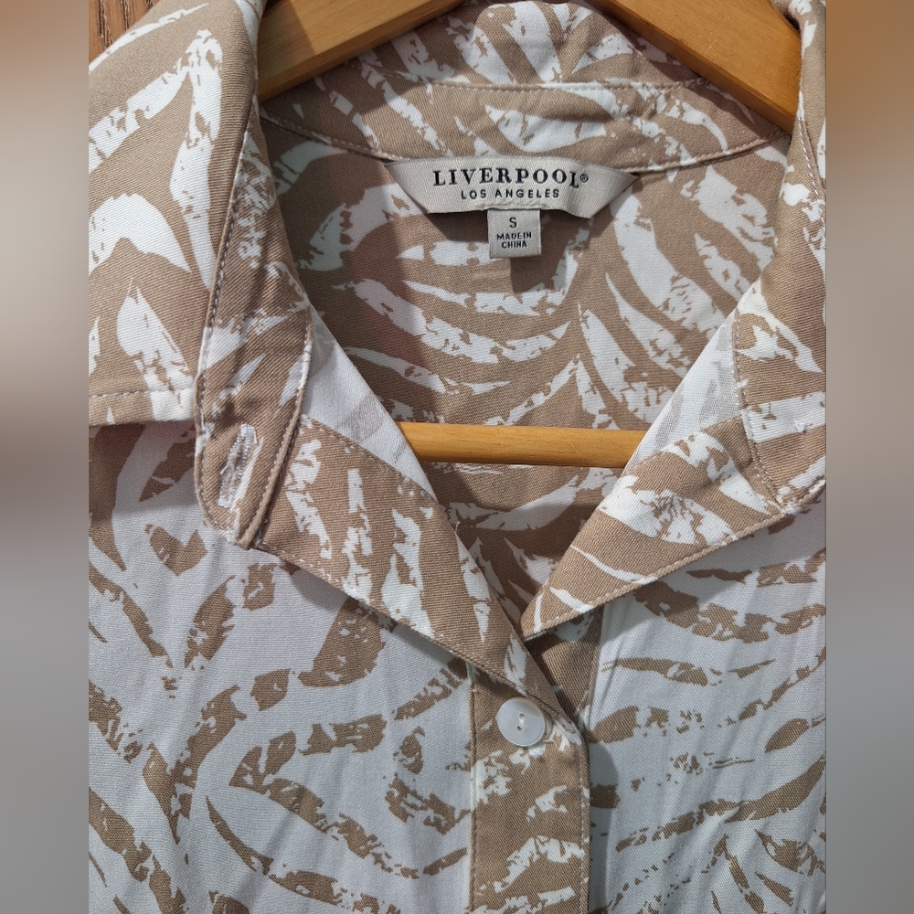 Liverpool Beige and White Sleeveless Blouse - Picture 5 of 6